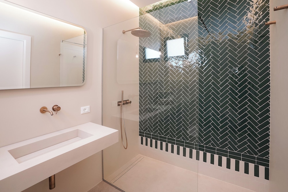 غرفة جونيور بسرير كوين مع أريكة، Corte Dei Melograni Hotel Resort 6/8