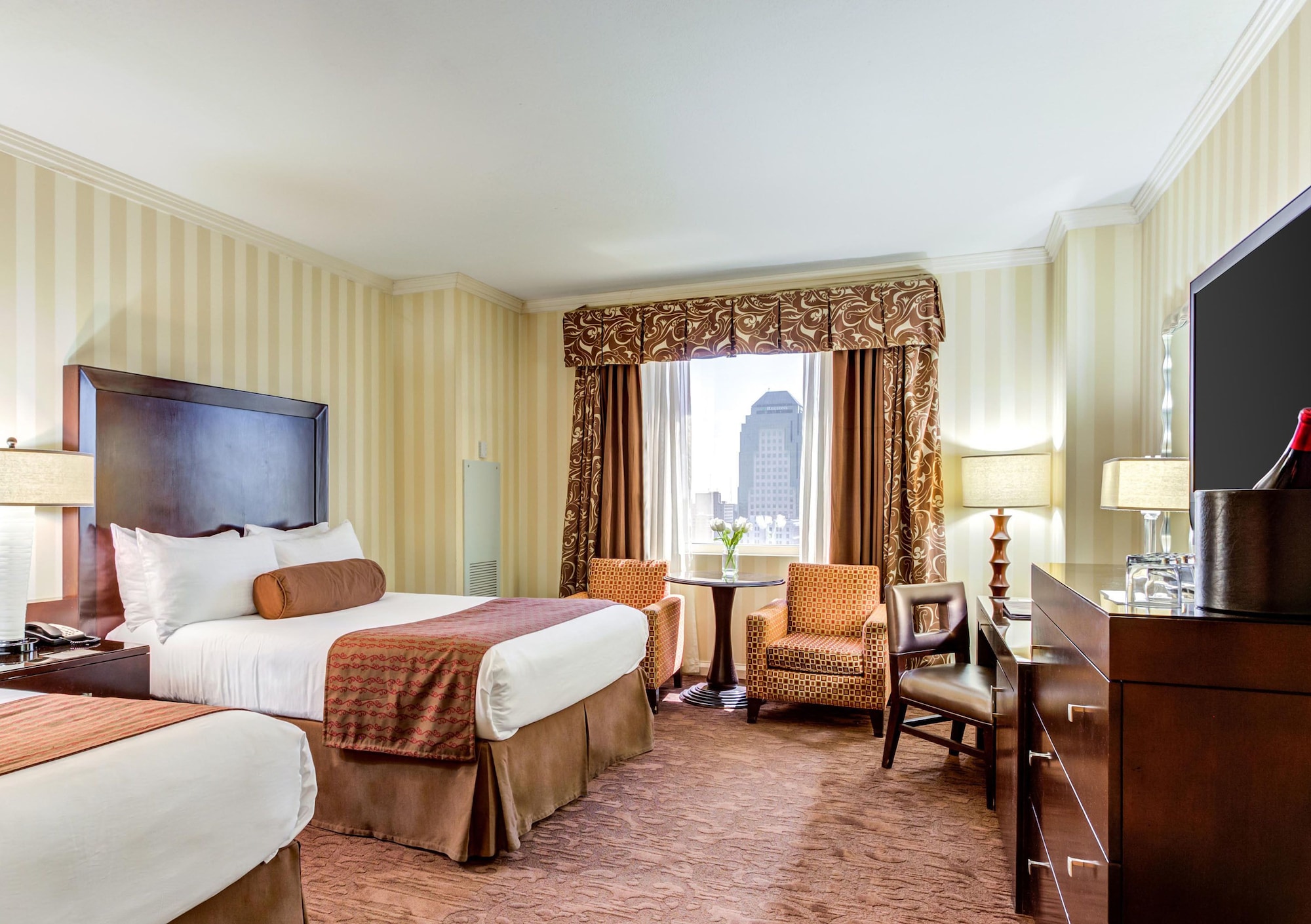 DELUXE, 2 QUEEN BEDS