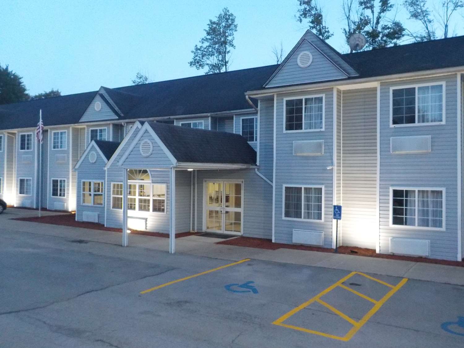 MJ Inn & Suites Marienville 19/20