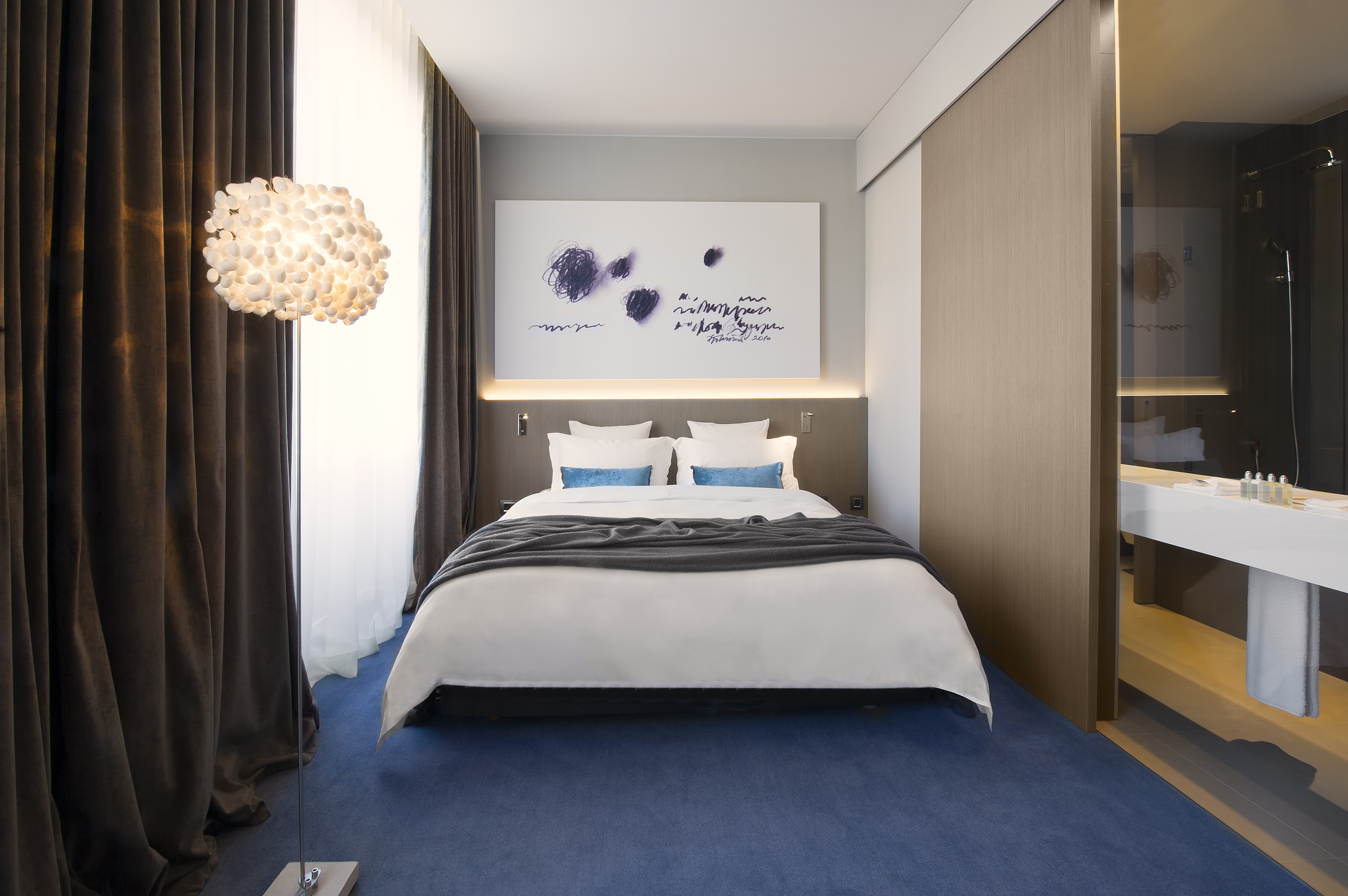 DOUBLE ROOM