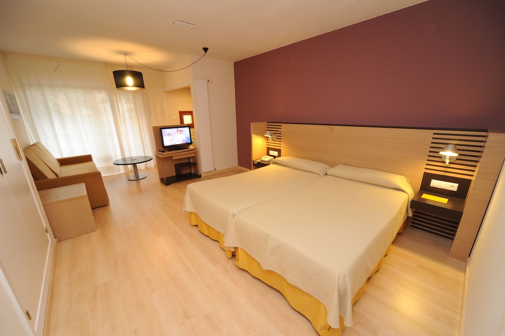 Room, Quadruple, Twin Beds, 2 Sofa