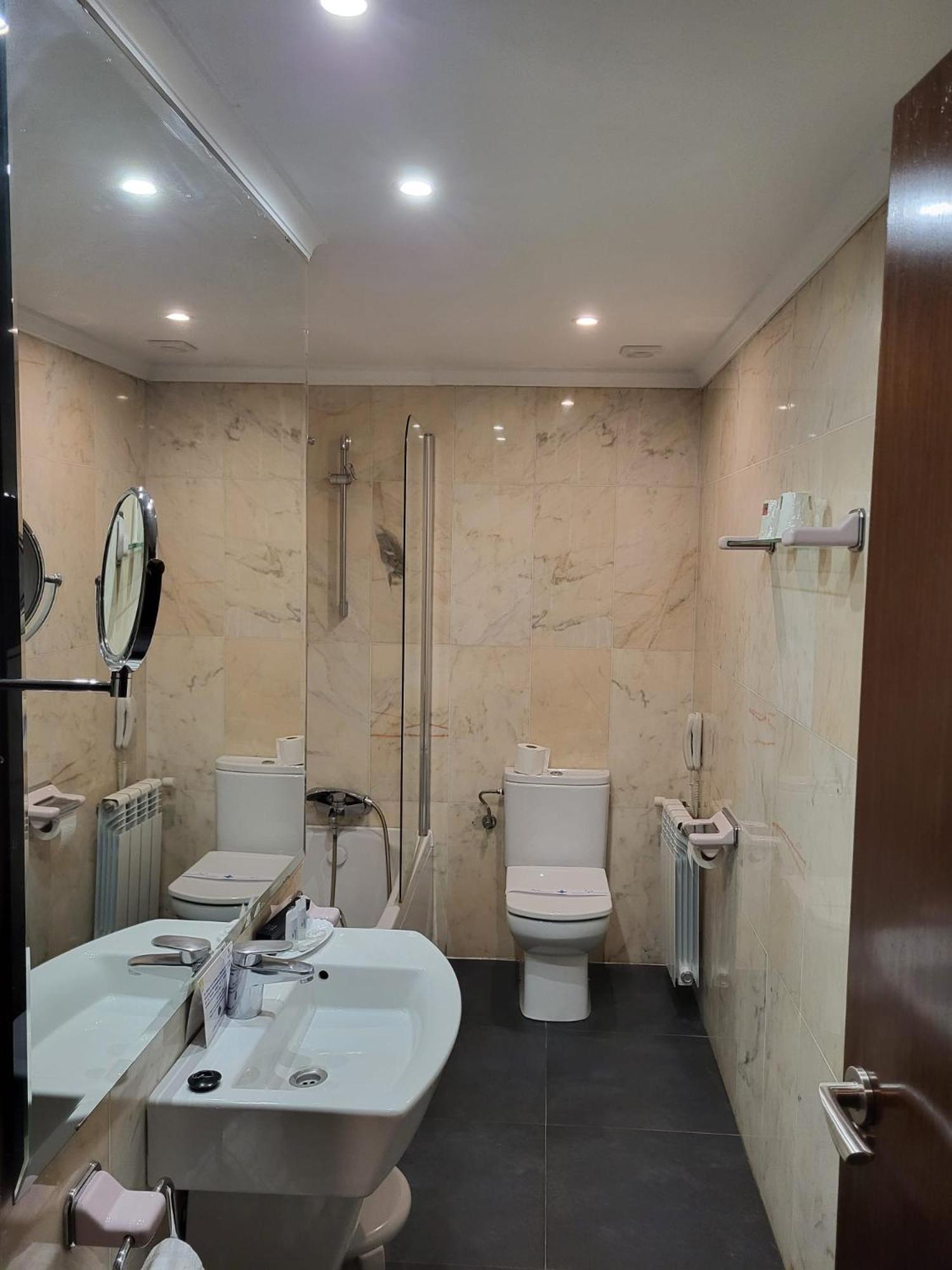 Room, Triple, Hotel Leonor Miron 3/4