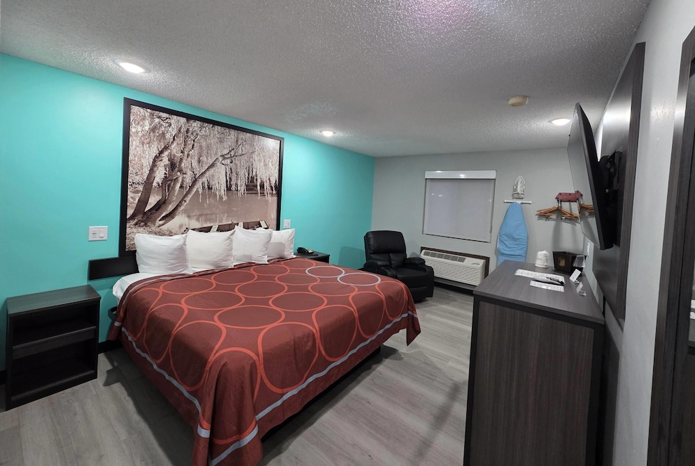 غرفة قياسية بسرير كينج، Super 8 By Wyndham Emporia 4/10