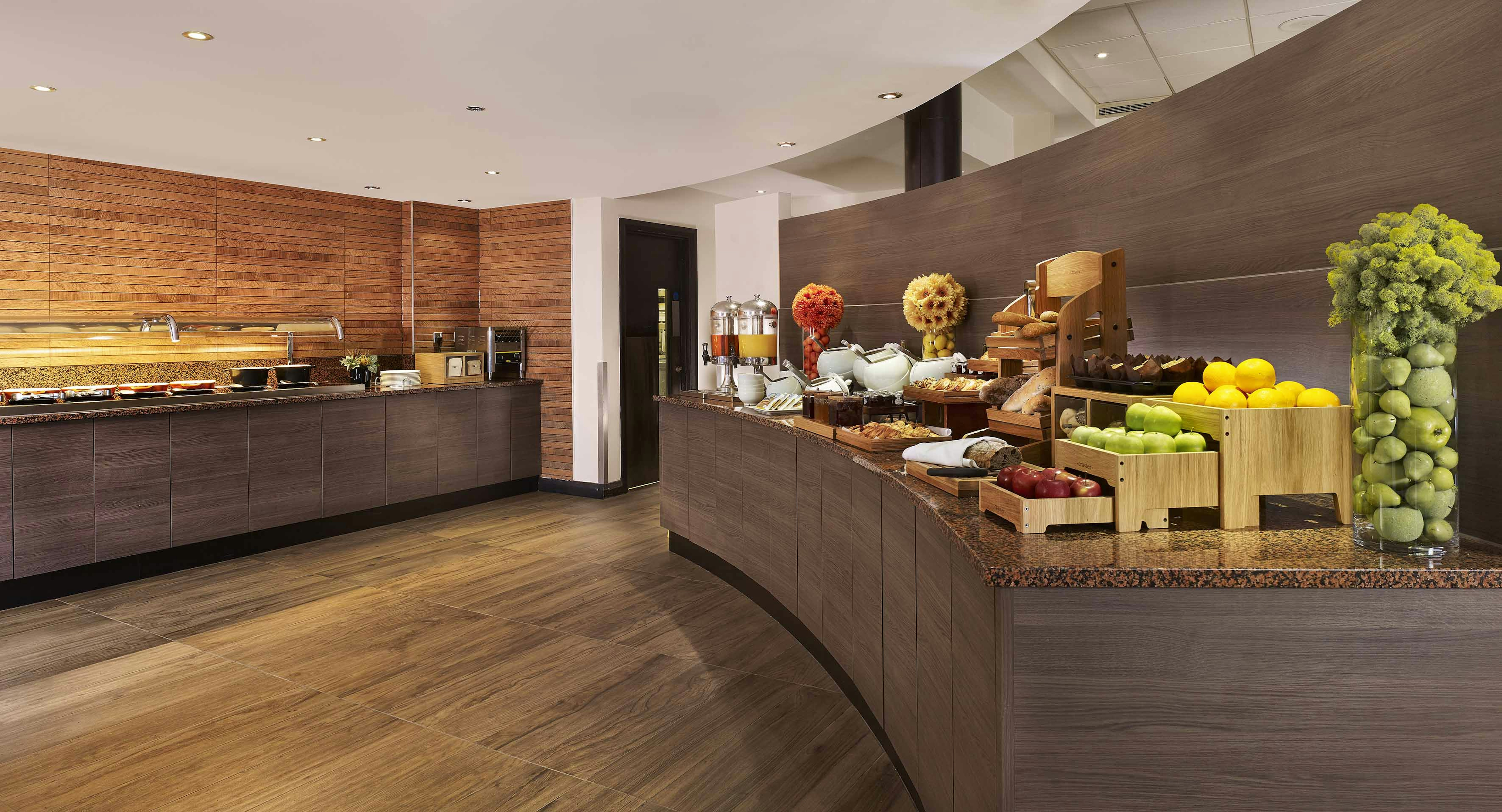 Doubletree By Hilton Hotel Woking 11/55