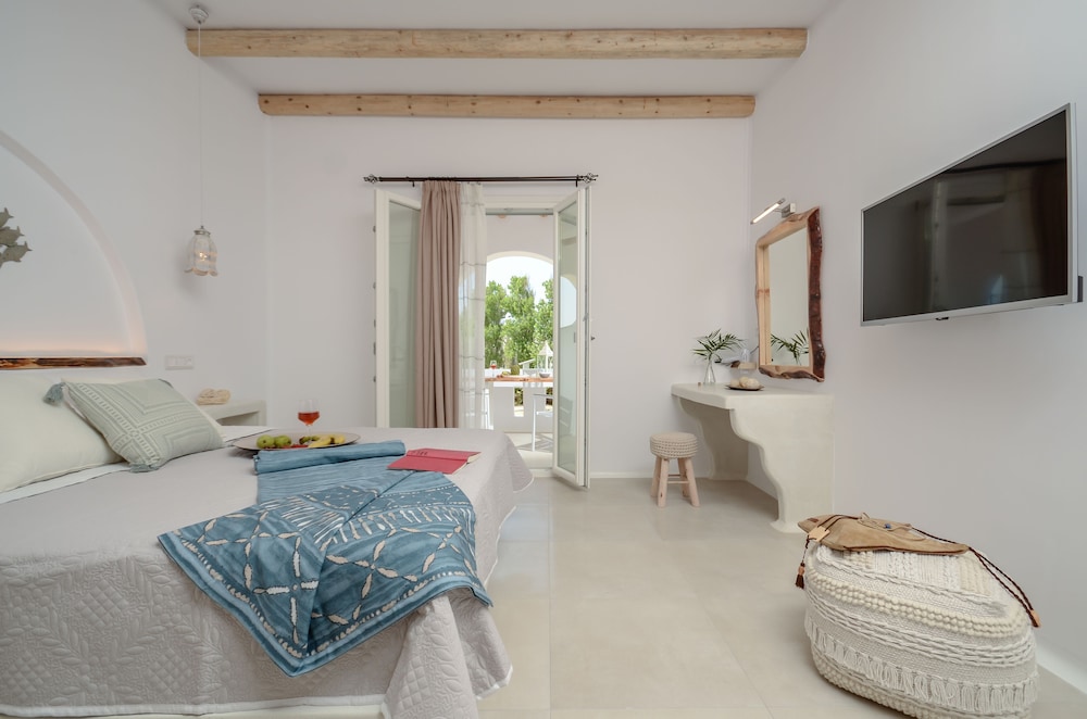 Naxos Nature Suites 12/39