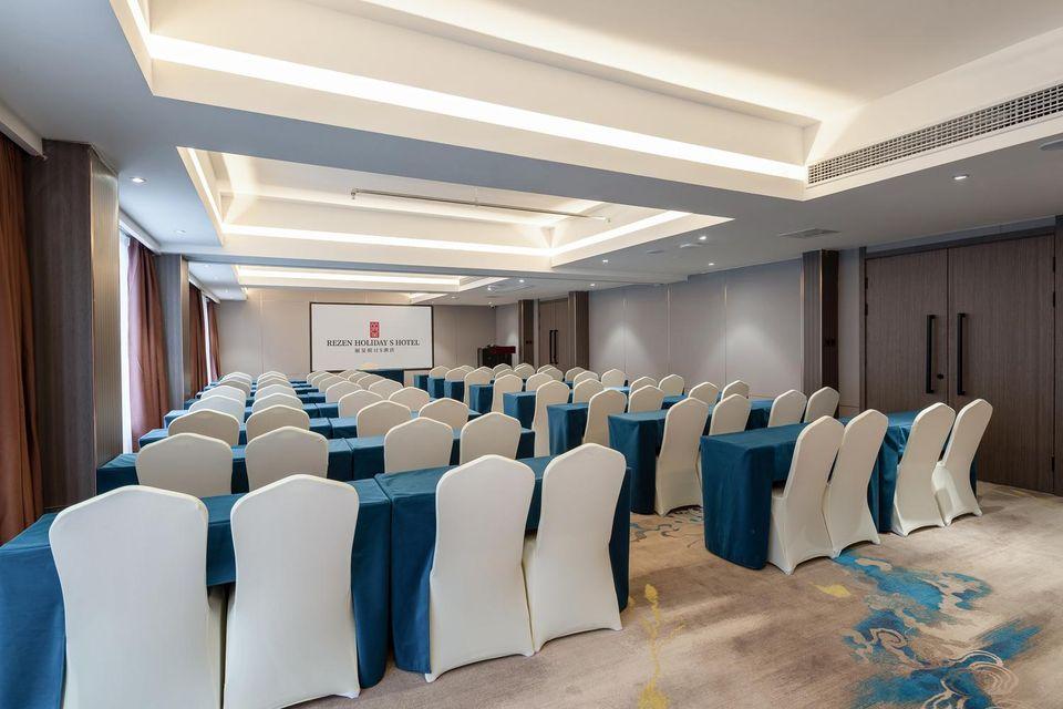 Rezen Holiday S Hotel (Chengdu South Railway Station) 16/18