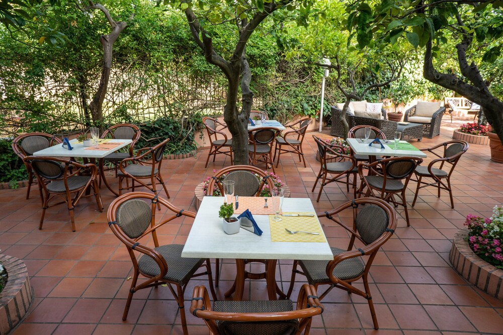 Hotel Regina Sorrento 56/72