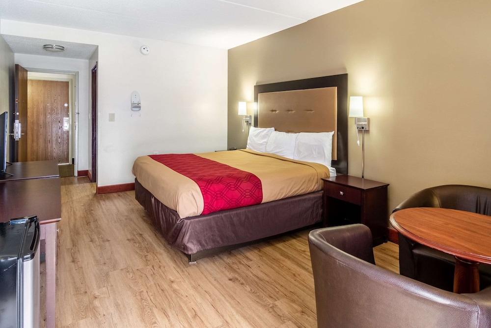 Econo Lodge Cadillac, MI 16/40