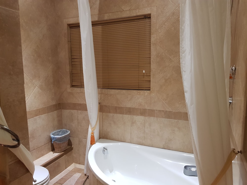 Bubez Guesthouse 34/36