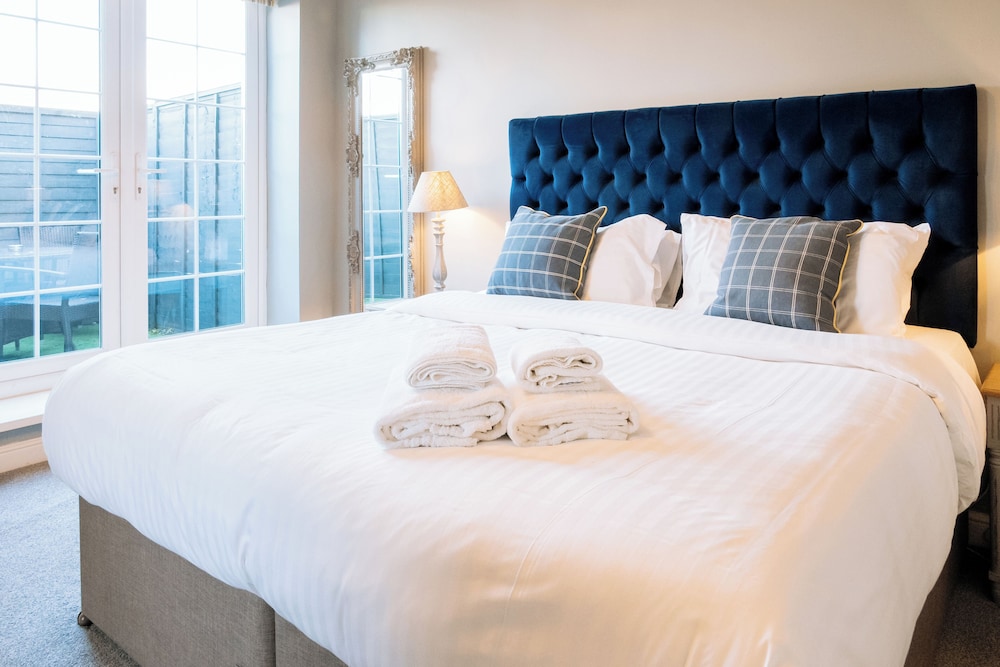 DELUXE, DOUBLE OR TWIN BED, TERRACE