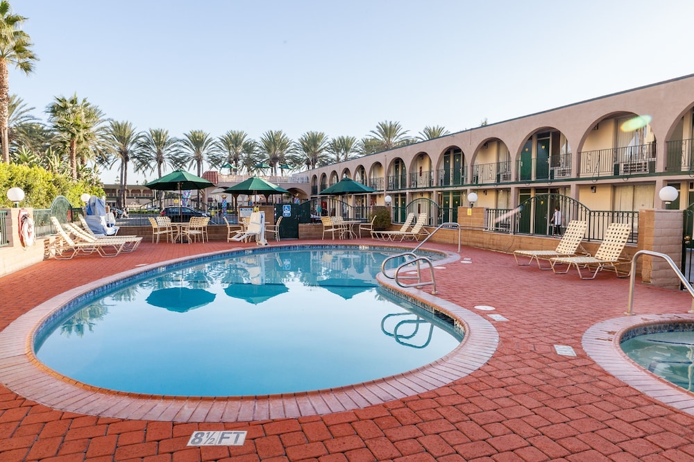 Kings Inn Anaheim 57/62