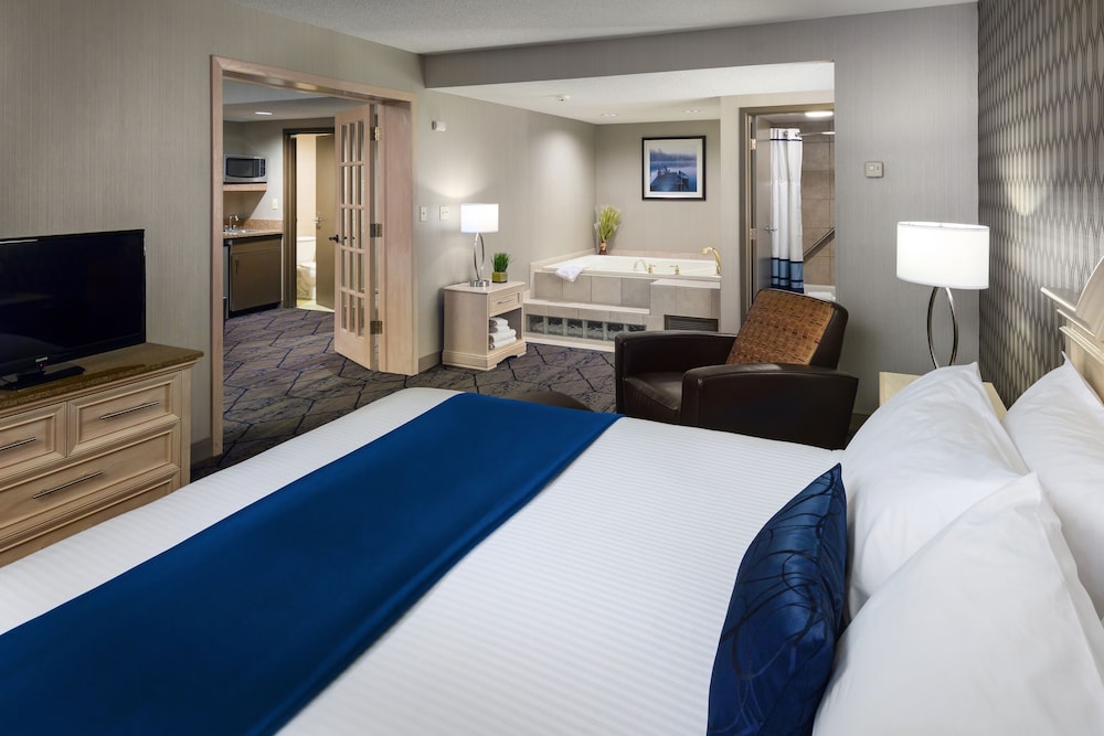 Premium, Suite, King Bed, Golf Course View, Sofa