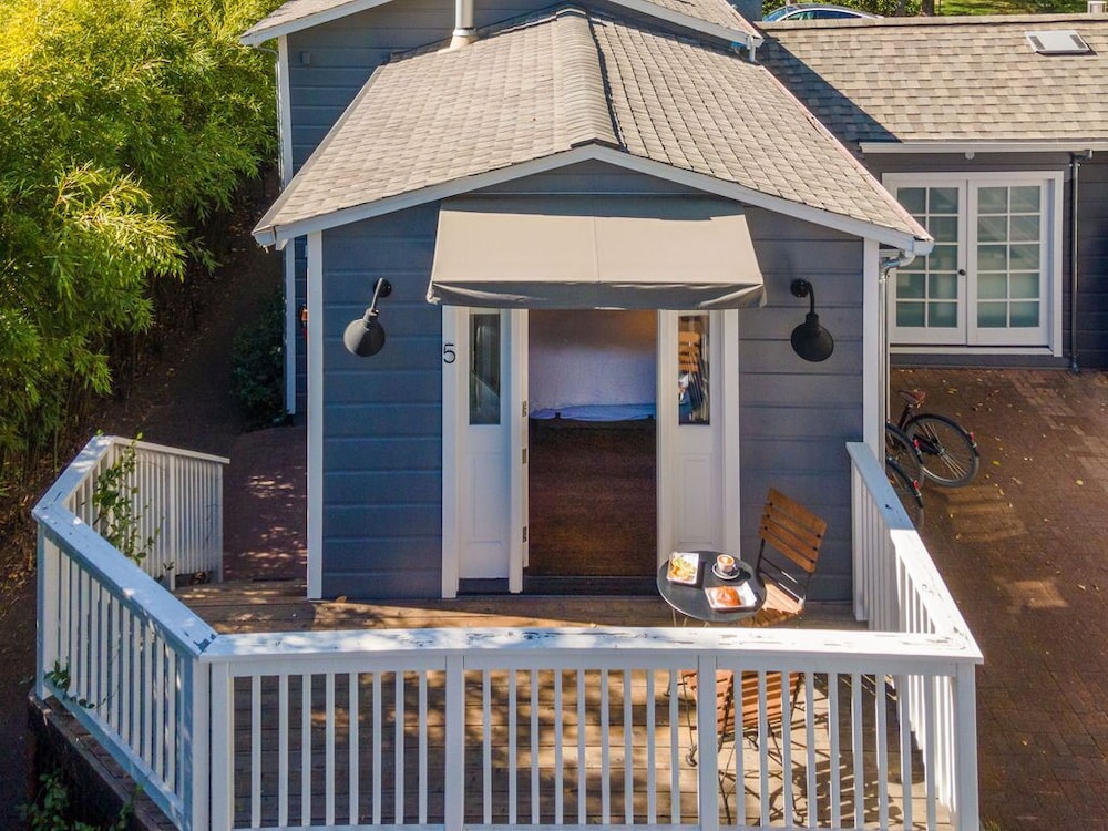 Brannan Cottage Inn 3/56
