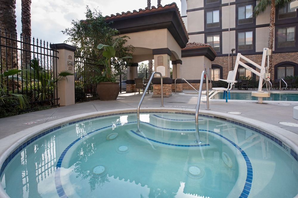 Holiday Inn Express Hotel And Suites Ontario Airport 1/50