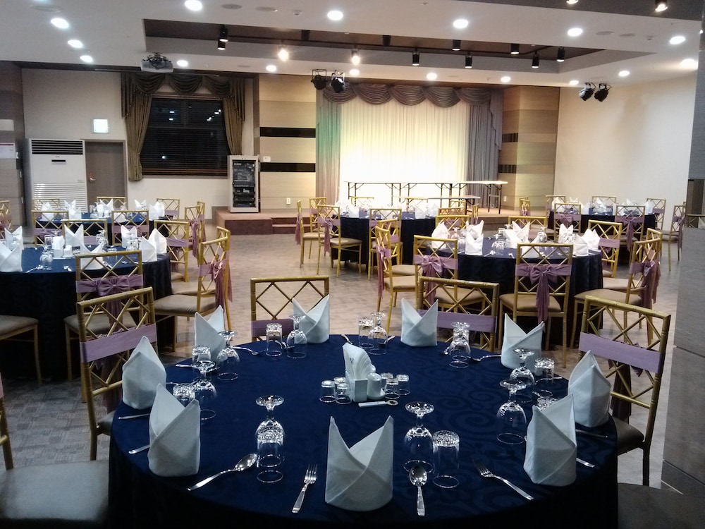 Hyunjin Tourist Hotel 61/72