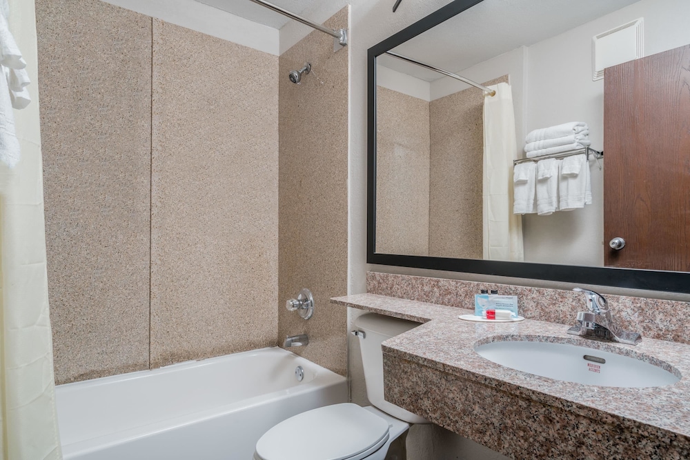 Microtel Inn Suites By Wyndham Rochester Mayo Clinic North 23/25
