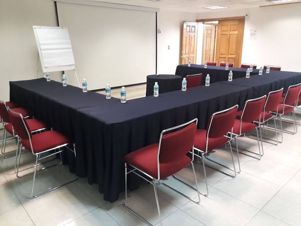 Hotel & Suites PF 32/43