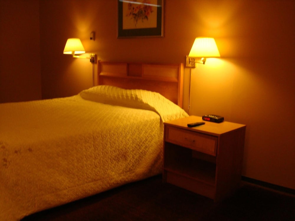 Bluebird Hotel 10/20