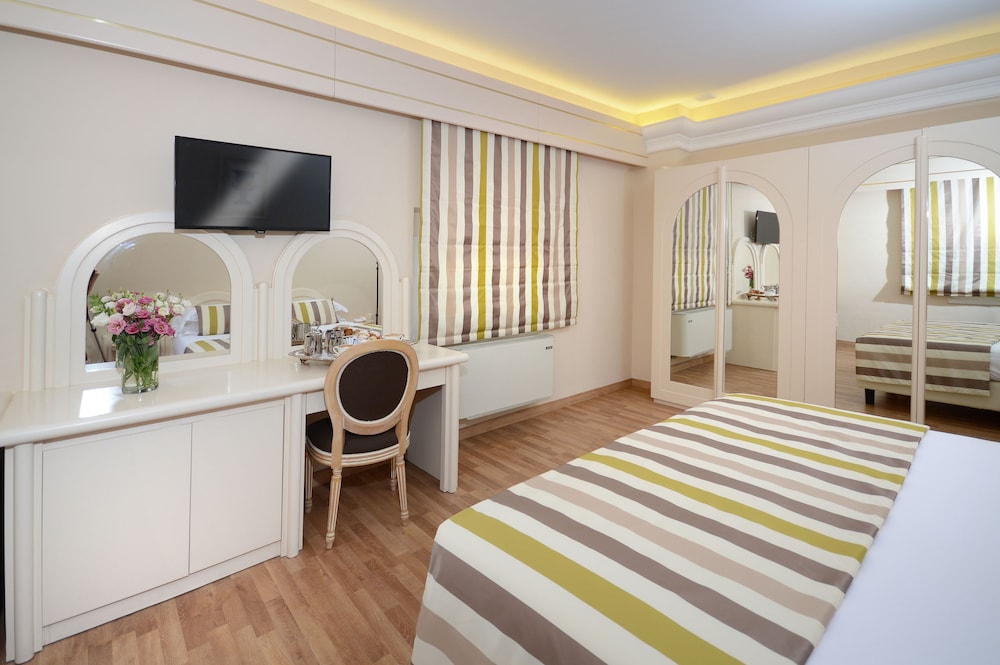 Grand Hotel Vittoria 33/71