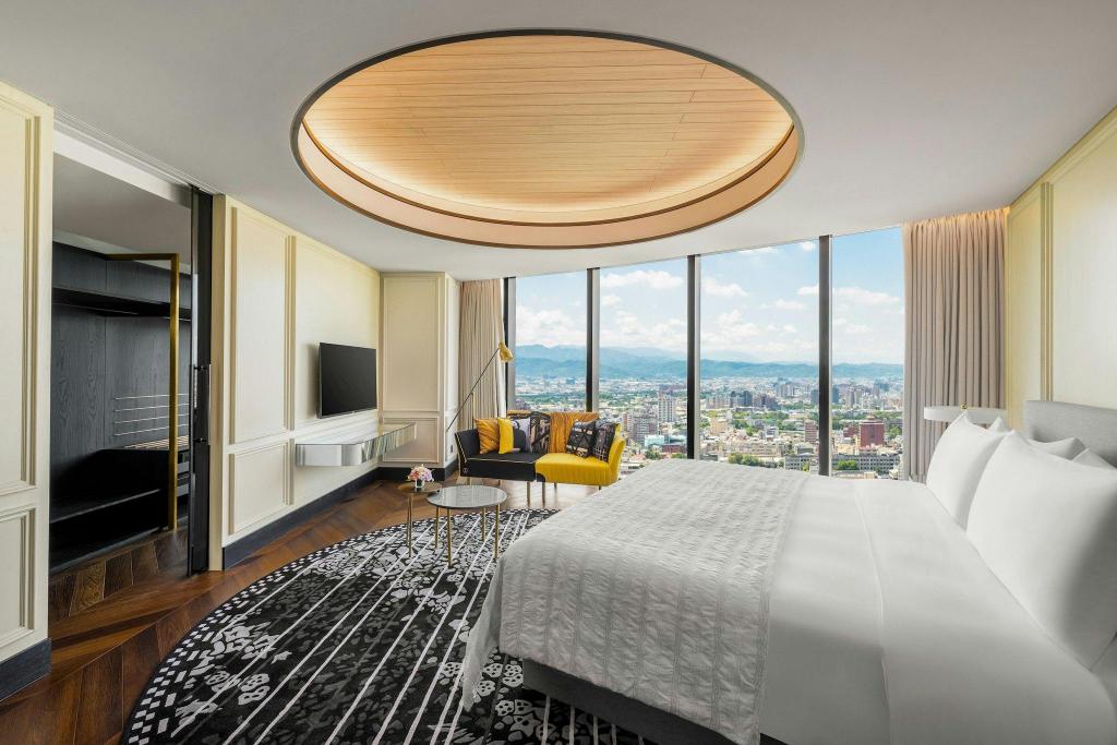 1 Bedroom, Meridien, Executive, Suite, King Bed, City View, Executive Lounge Access