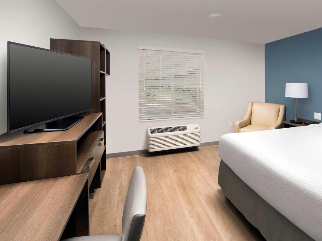 WoodSpring Suites Southington 8/16