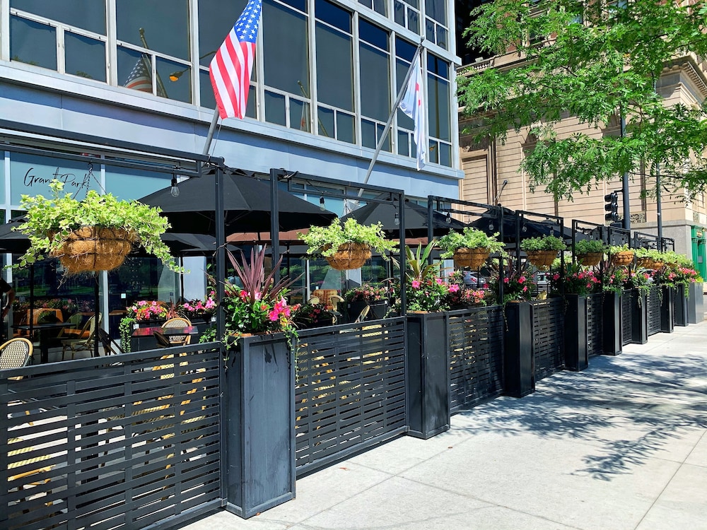Le Meridien Essex Chicago 46/50