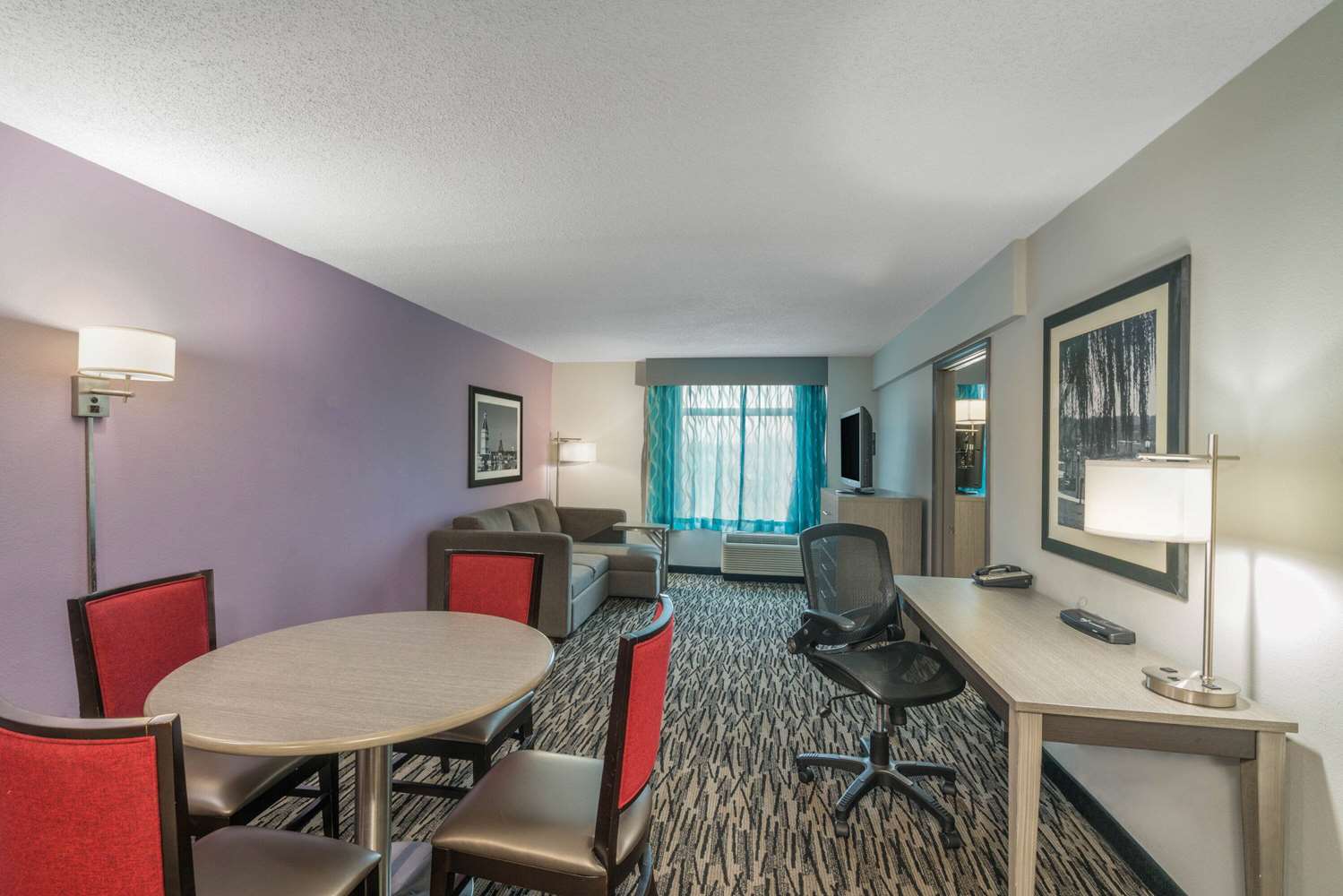 La Quinta Inn Suites Clarksville 48/59