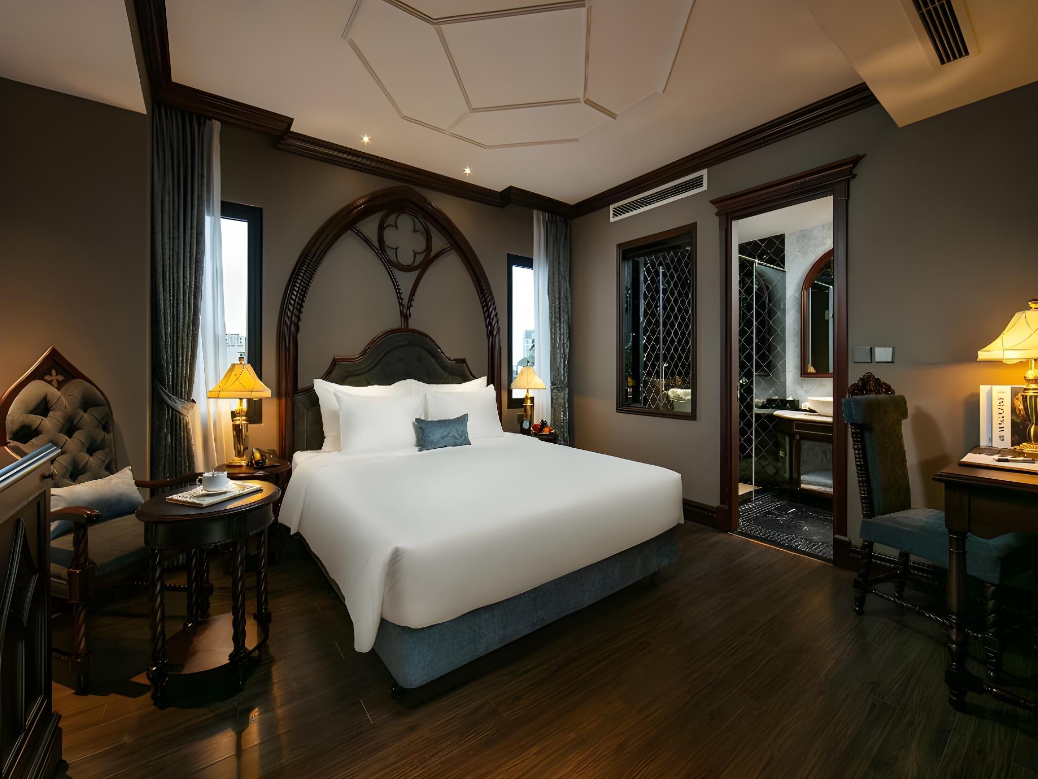 Senior, Deluxe, Suite, Double Bed