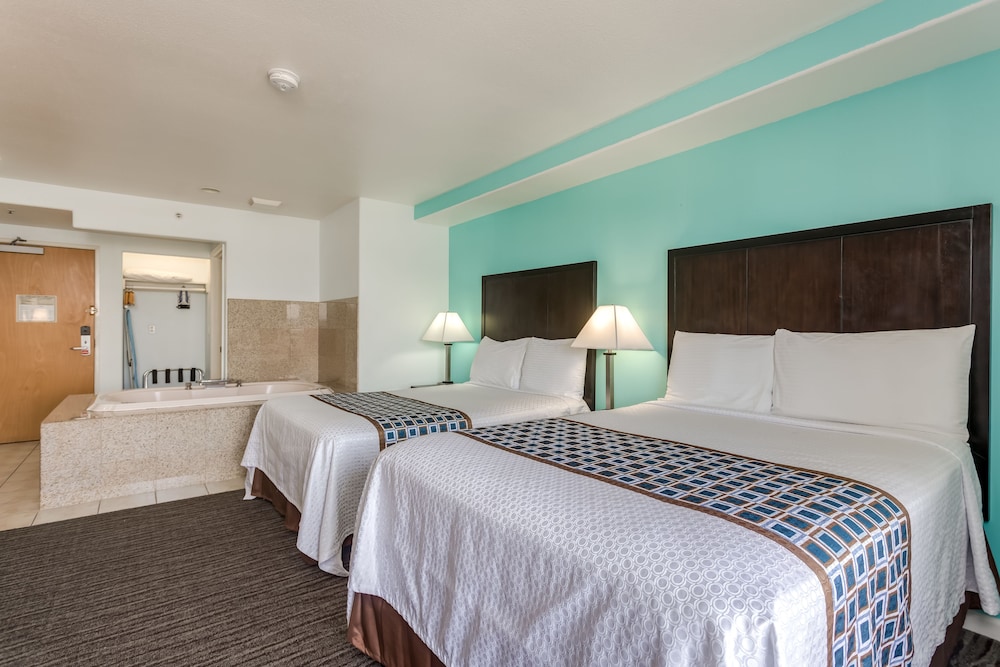 Pacifica Beach Hotel 18/56