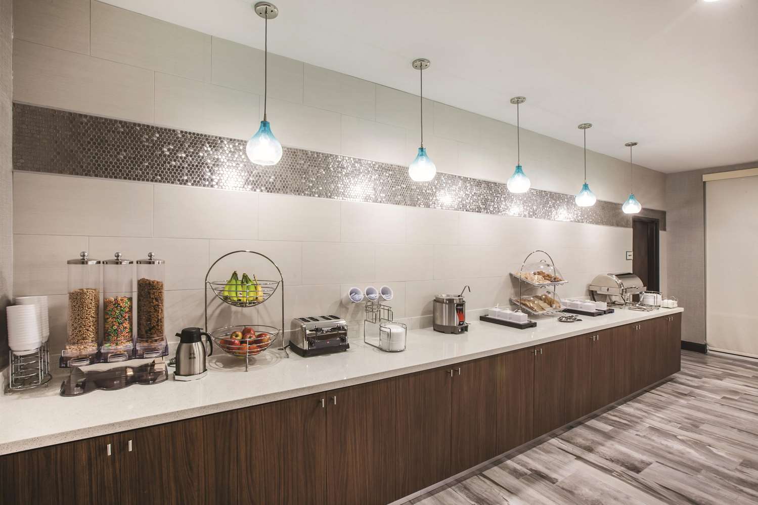 La Quinta Inn & Suites by Wyndham Baton Rouge - Port Allen 7/18