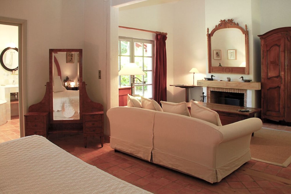 Hotel The Originals Auberge Ostape 28/50
