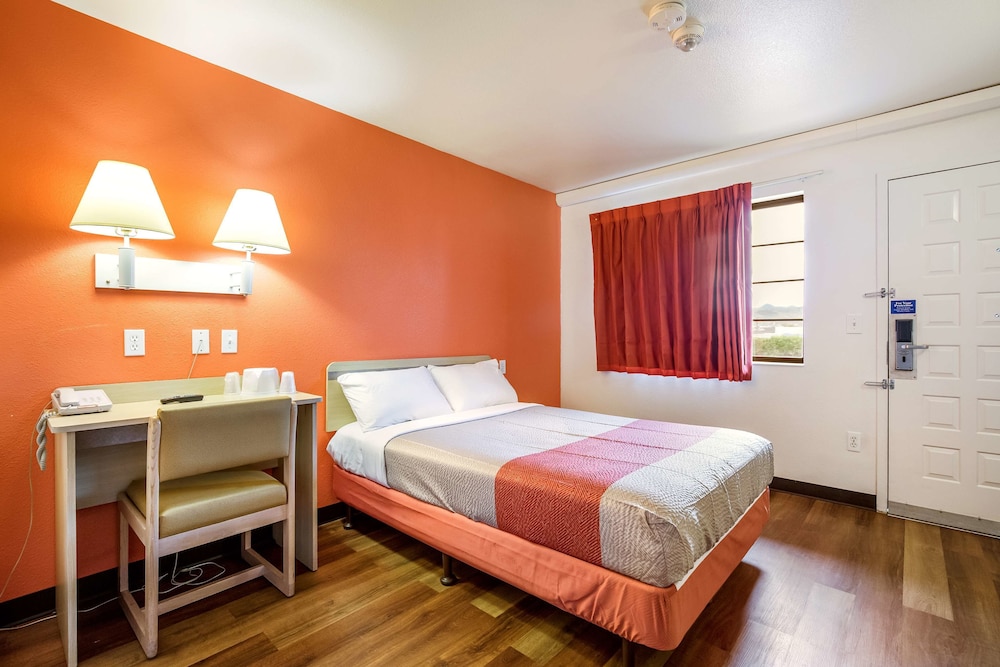 Motel6 Kingman, AZ - Route 66 East 24/63