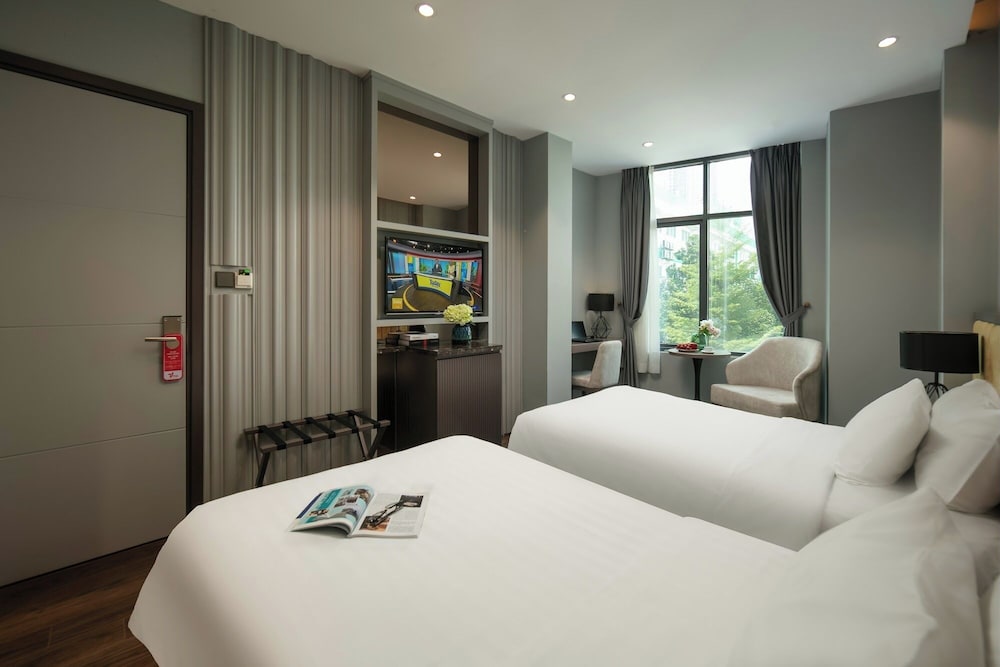 DELUXE, TWIN BEDS