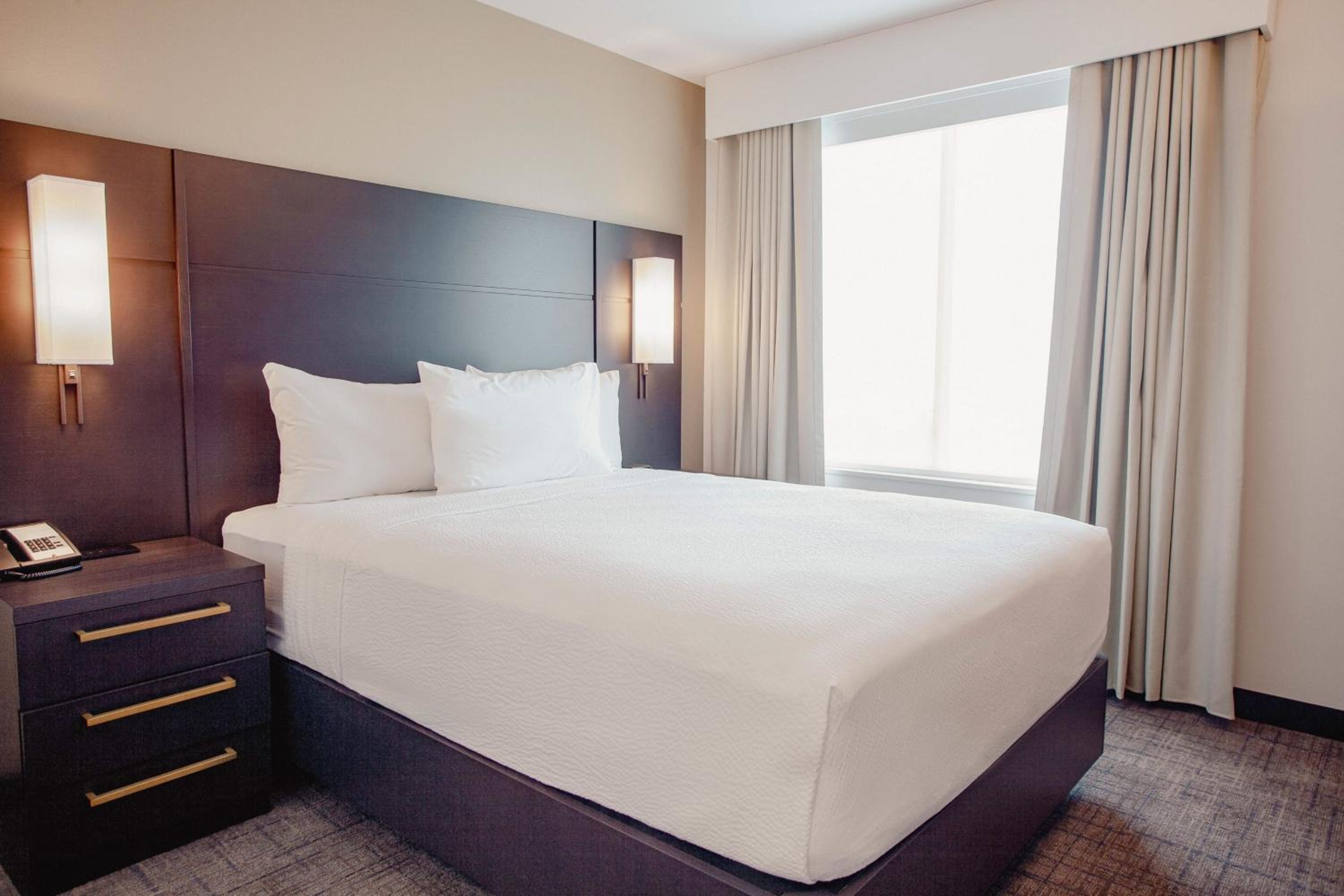 2 Bedrooms, Suite
