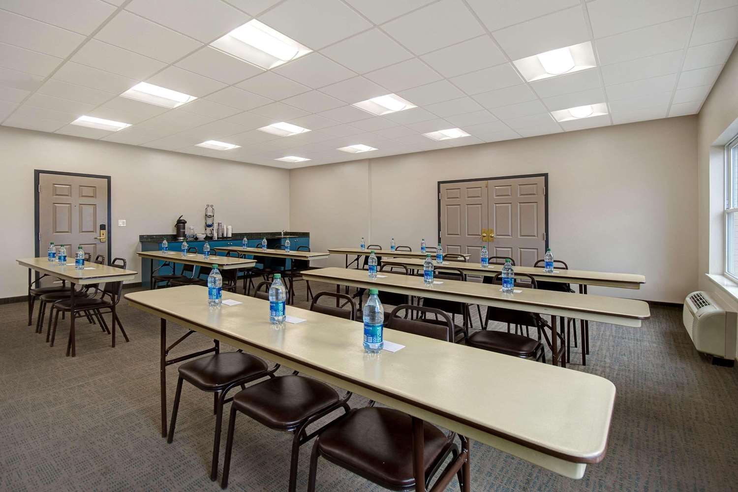Country Inn & Suites By Radisson Cincinnati Airport KY 15/19