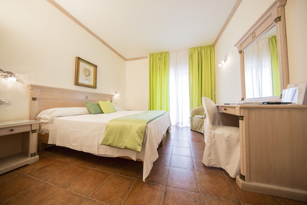 ROOM, SINGLE, DOUBLE BED