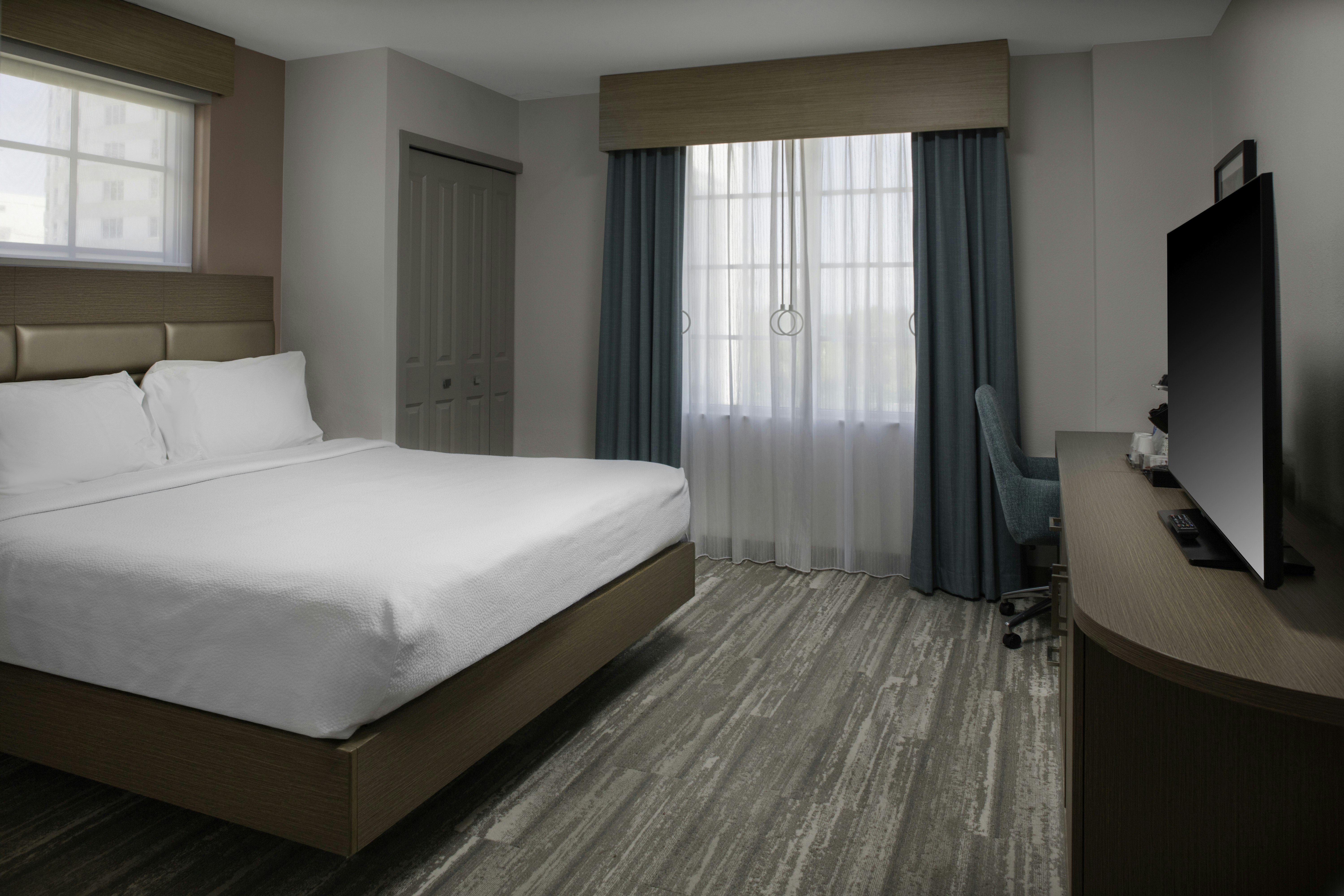 ROOM, KING BED
