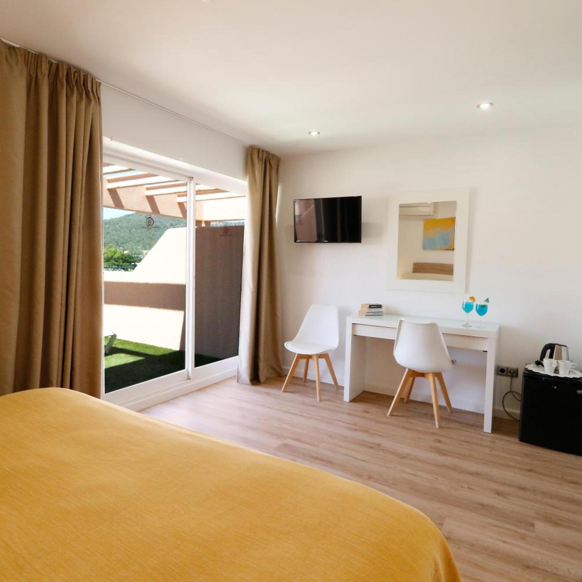 غرفة سوبيريور بسرير مزدوج أو سريرين منفصلين بشرفة، Gabarda Hotel 10/10