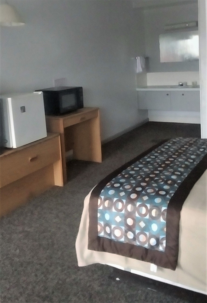 Capri Motel 12/52