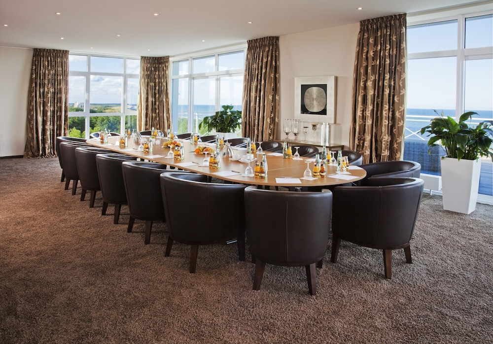 Strandhotel Fischland 63/68