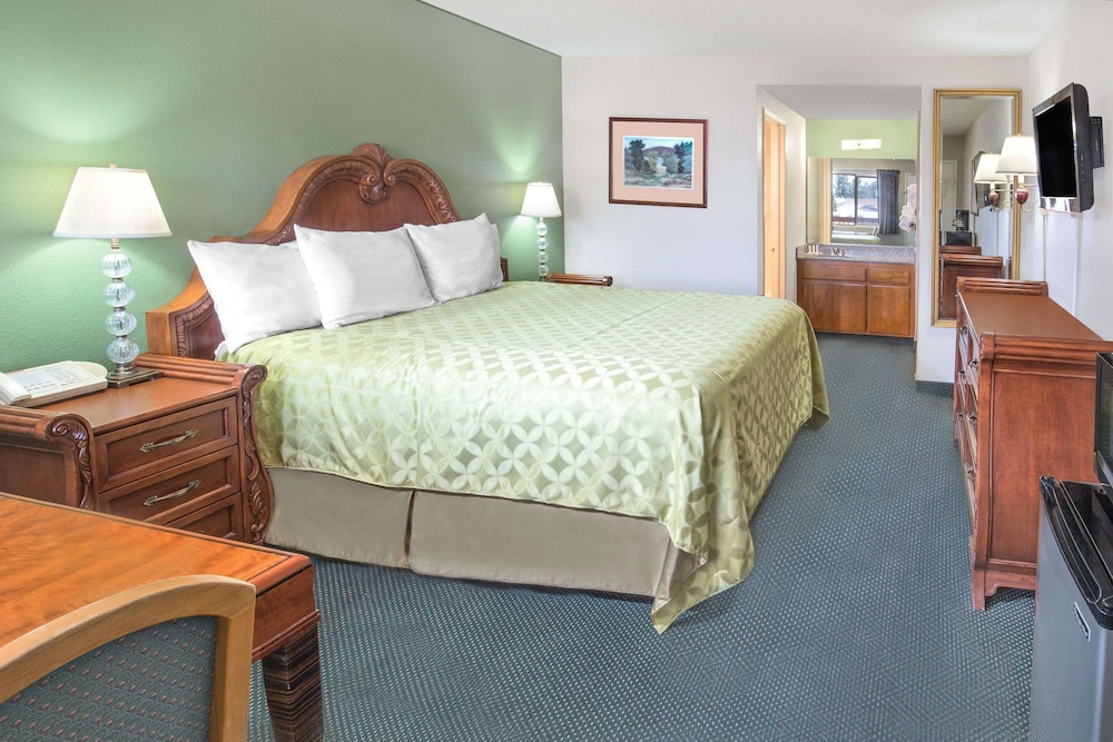 Days Inn by Wyndham Ontario Airport 11/23
