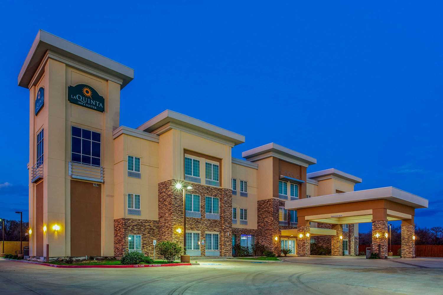 La Quinta Inn Suites Luling 4/23