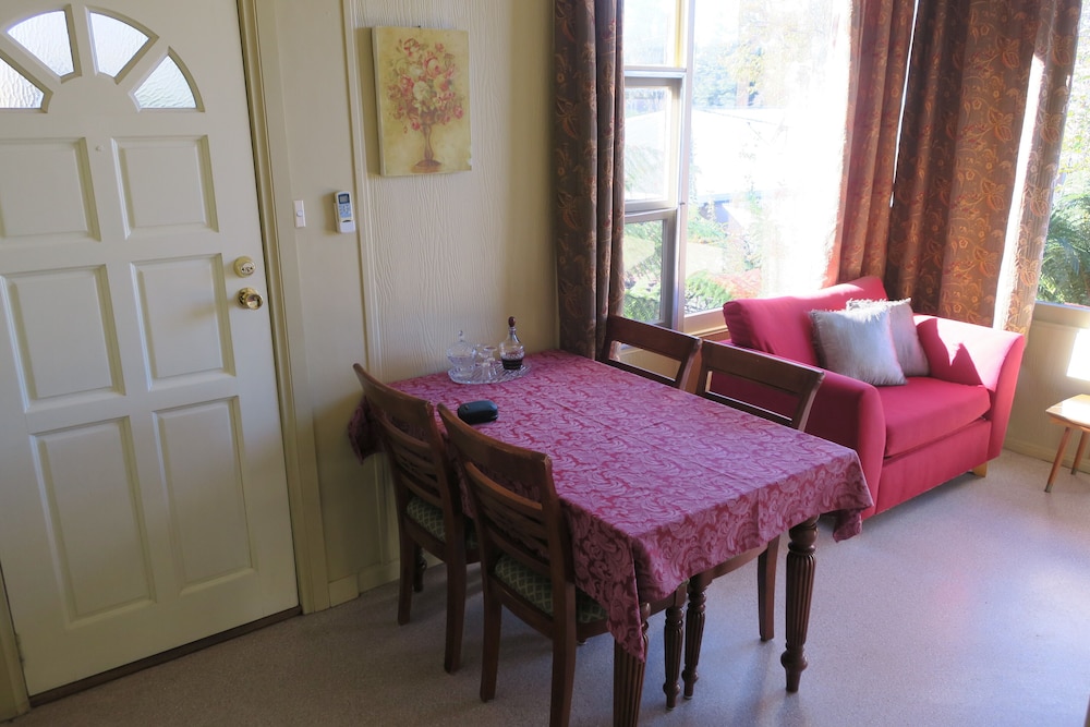 BLAKES MANOR DELORAINE 42/69