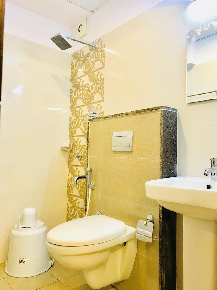 Regalia Inn & Suites 36/37