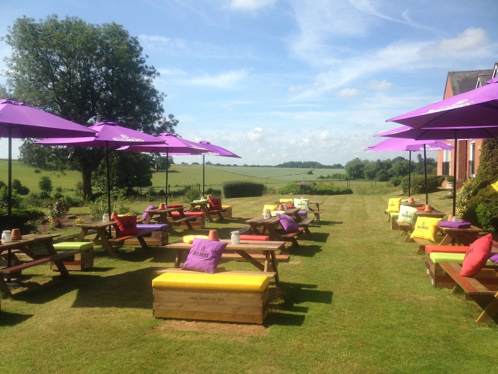 Strawberry Bank Hotel, NEC 43/47