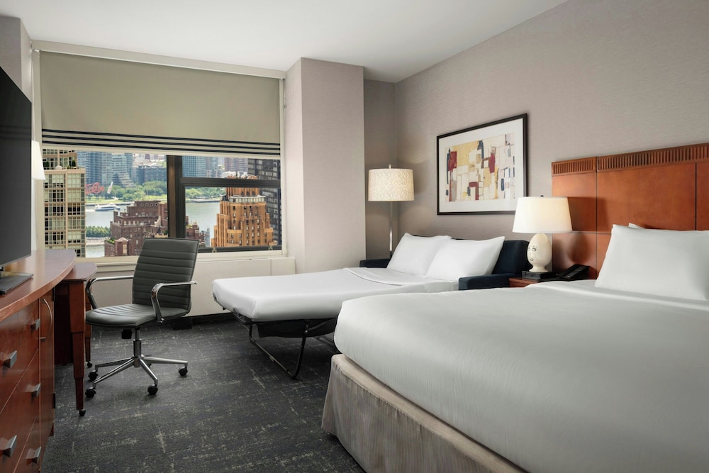 غرفة ديلوكس بسرير كينج مع أريكة، Courtyard New York Manhattan/Midtown East 4/10