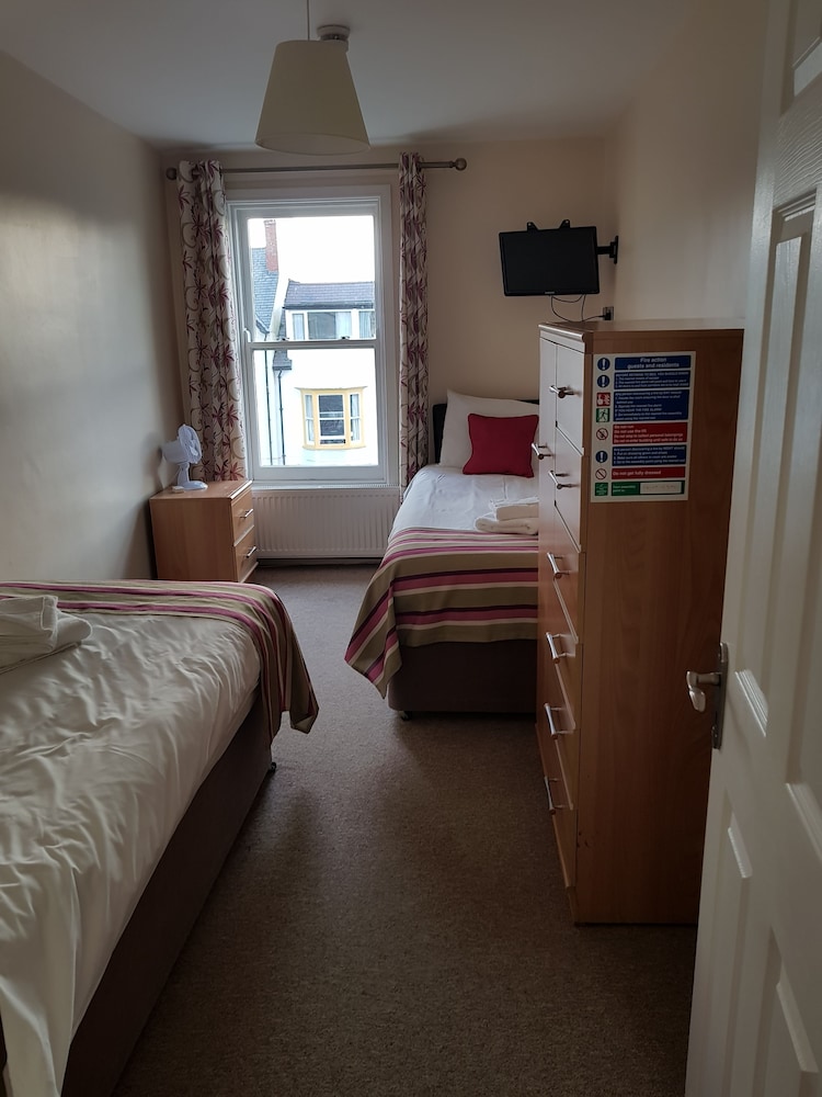 Harry's Hotel 13/48