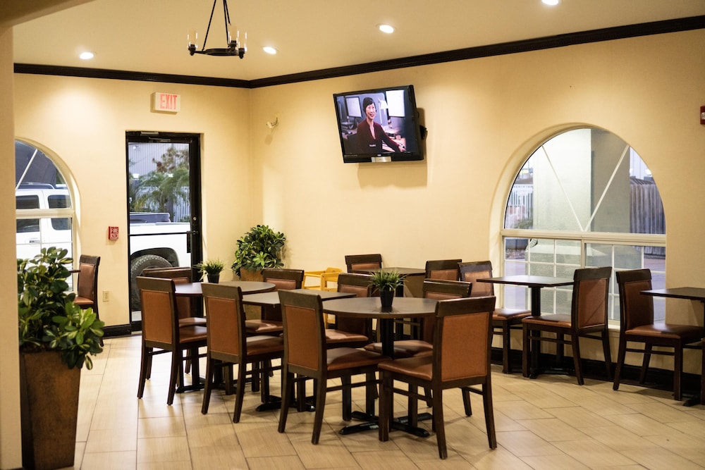 Rodeway Inn & Suites Corpus Christi Northwest 33/42