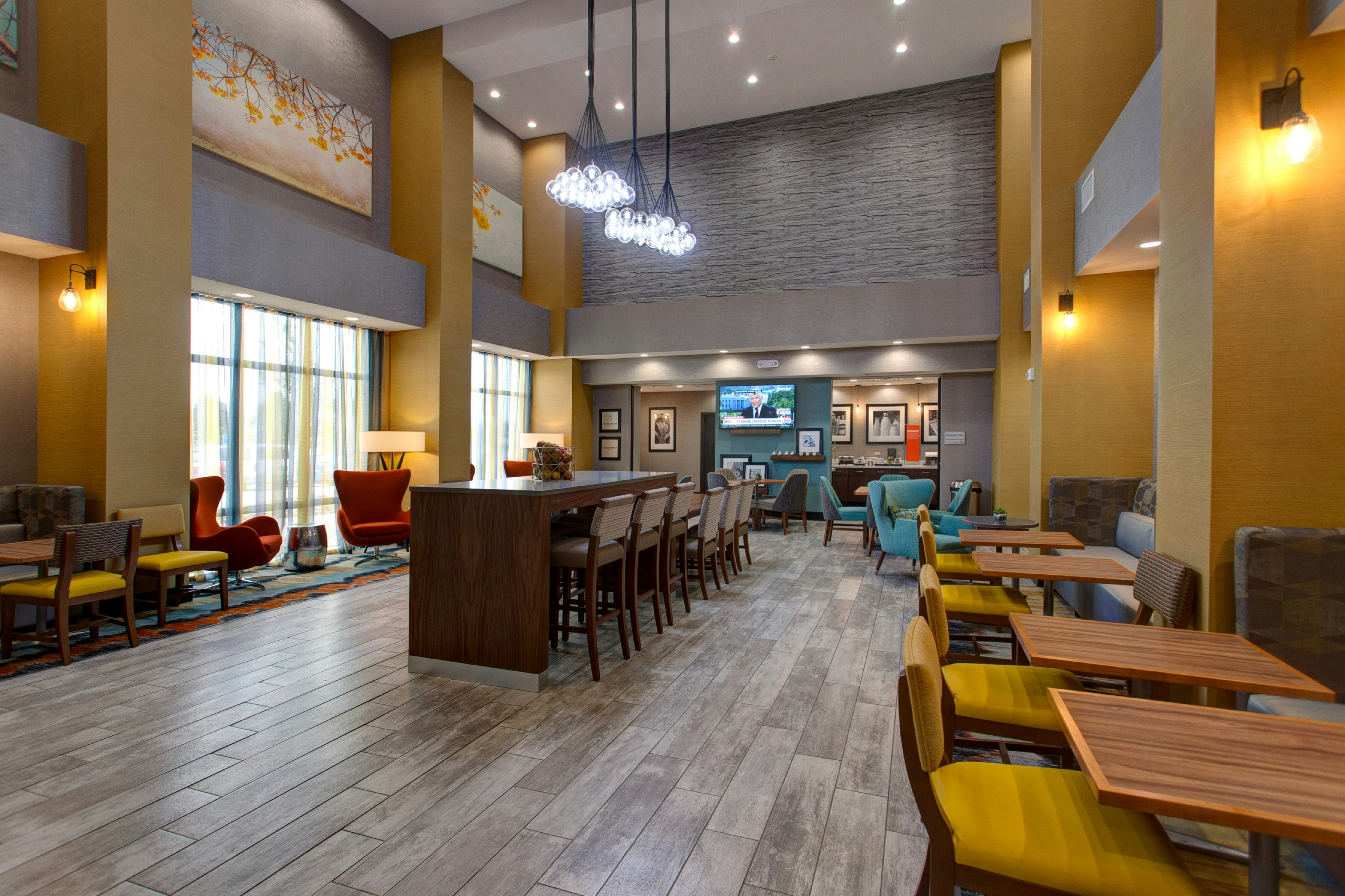 Hampton Inn Suites Wichita Airport Ks 23/35
