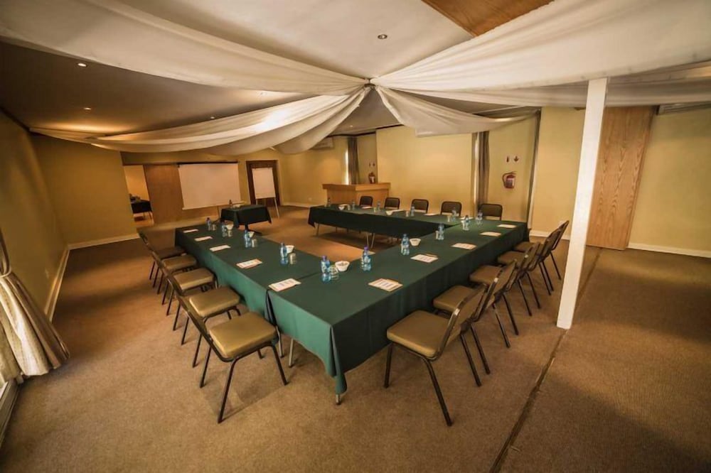 Acacia Guesthouse 36/40